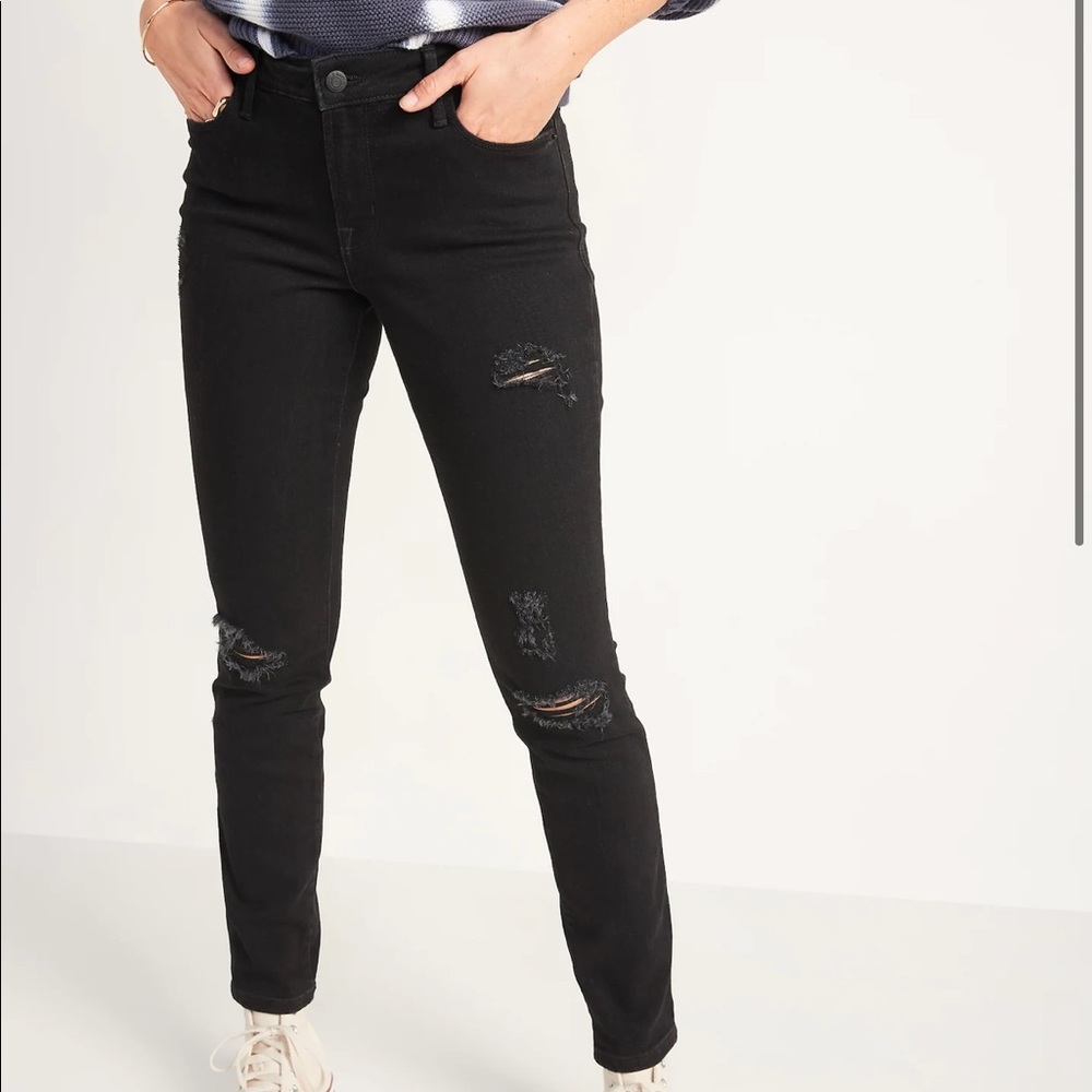 Distressed High-Rise Black Skinny Jeans